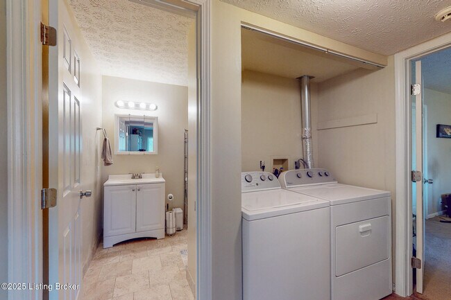 Building Photo - 7074 Wildwood Cir