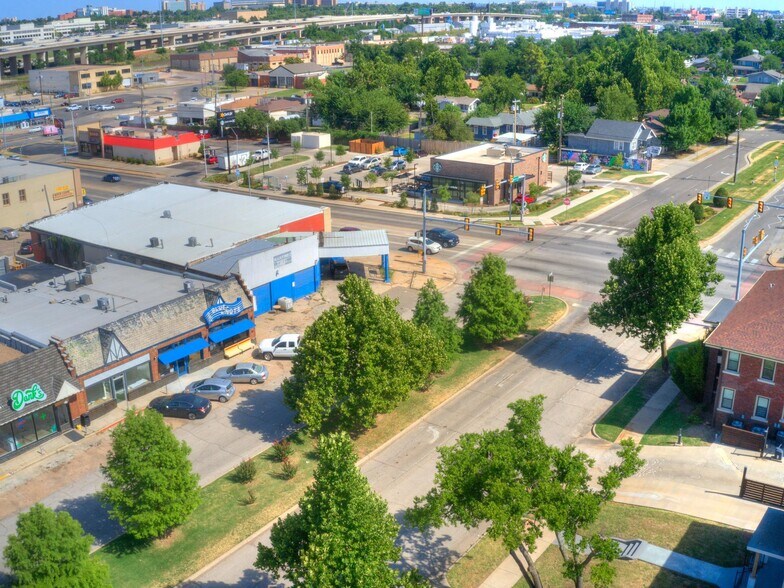 Building Photo - 2409 N Robinson Ave