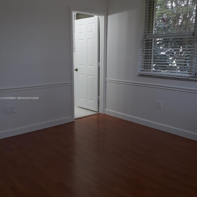 Building Photo - 1398 NE 33rd Ave