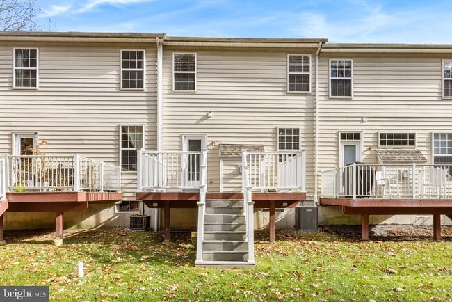 Building Photo - 271 Yorktown Ct