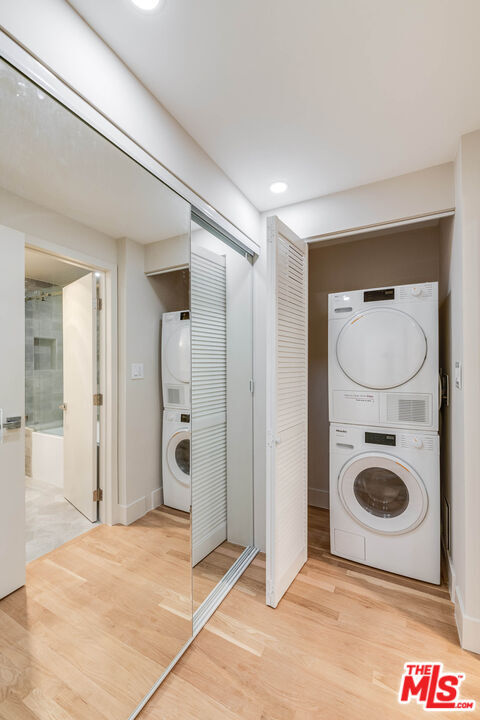 Building Photo - 2222 Ave of the Stars