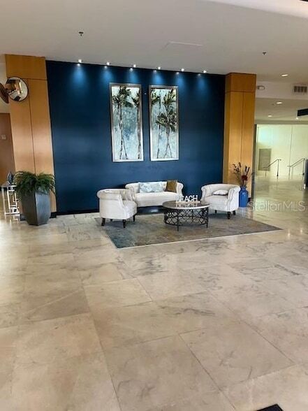 Building Photo - 880 Mandalay Ave