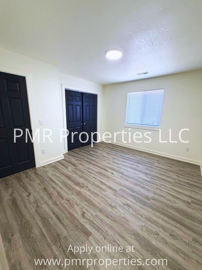 Building Photo - 909 S 15th St