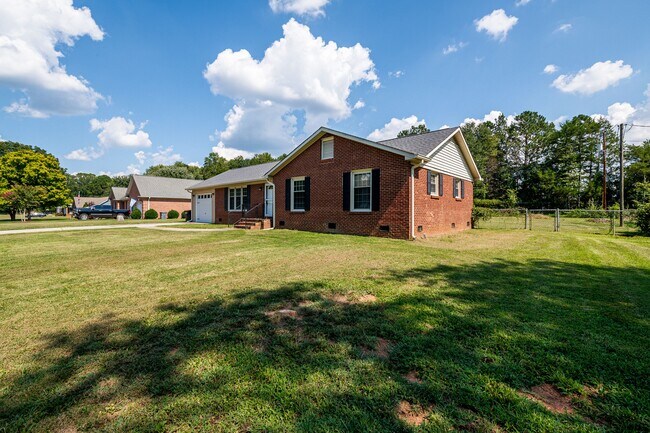 Building Photo - 114 Cottonwood Dr