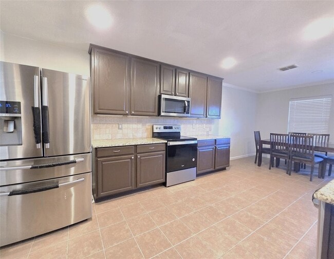 Building Photo - 530 Blue Sage