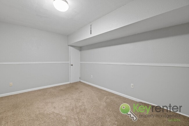 Building Photo - 3 Bedroom | 3 Bathroom - Ready to Entertai...