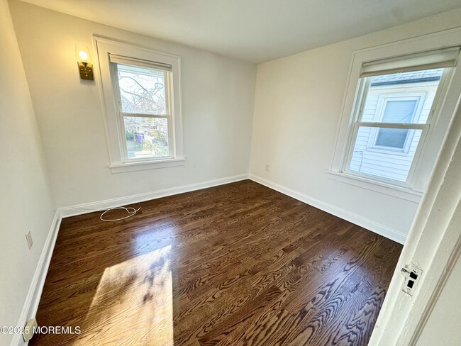 Building Photo - 208 E Bergen Pl