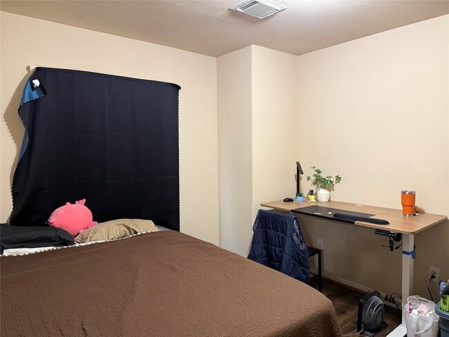 Building Photo - 2231 Naomi St