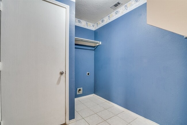 Building Photo - 206 Trenton Dr