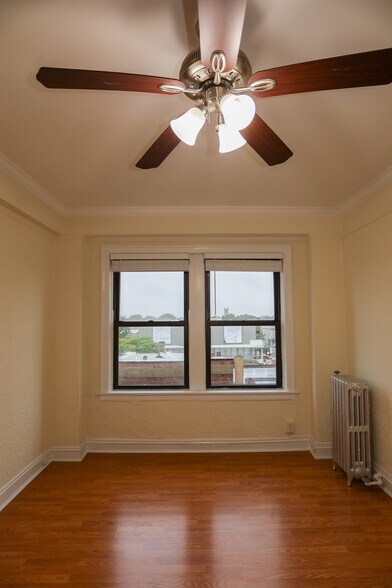 Building Photo - 6233 N Winthrop Ave