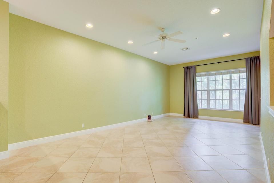 Building Photo - 5113 Artesa Way S