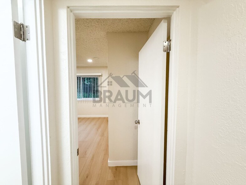 Building Photo - 4632 Laurel Canyon Blvd