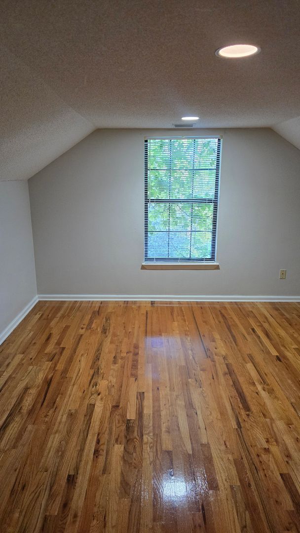 Building Photo - Beautiful Large home off of Mahan