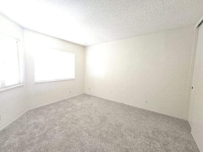 Building Photo - Condo for Rent in Montefino Townhomes – Premium Amenities & Prime Location!