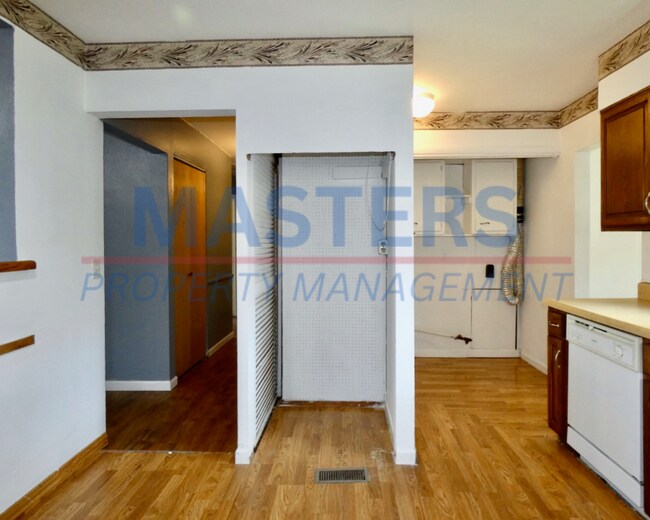 Building Photo - Spacious 4-Bedroom Home with 2 Full Baths & Detached Garage