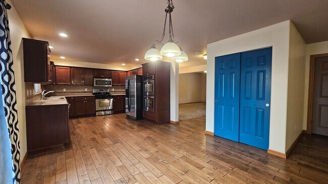Building Photo - Large 4 Bed Home in Yelm