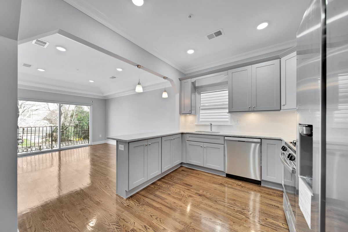 Building Photo - 267 S 10th St