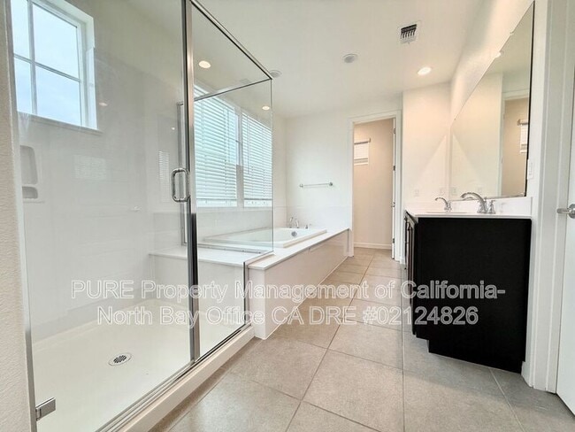 Building Photo - 1823 Pico St