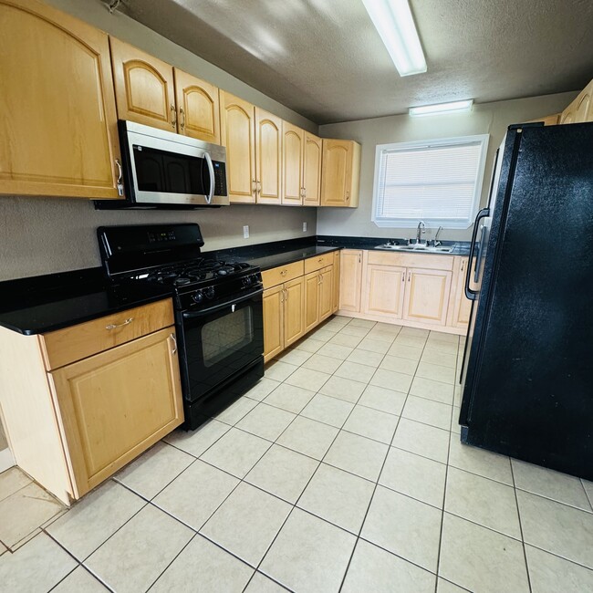 Building Photo - 5569 Sonnier Ln