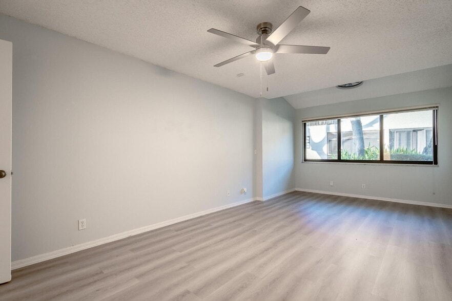 Building Photo - 3351 Emerald Oaks Dr