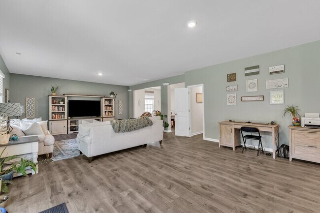 Building Photo - 58 Hawksmoore Ln