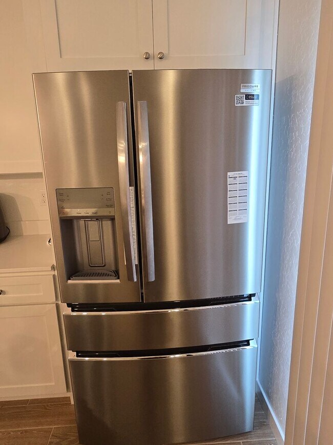 Building Photo - University Dr! Lemoore