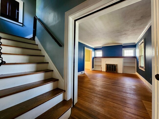Building Photo - 3 bd 1 ba House | Charlotte | Off street P...