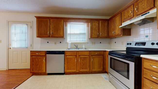 Building Photo - Charming Three Bedroom Columbia Townhome