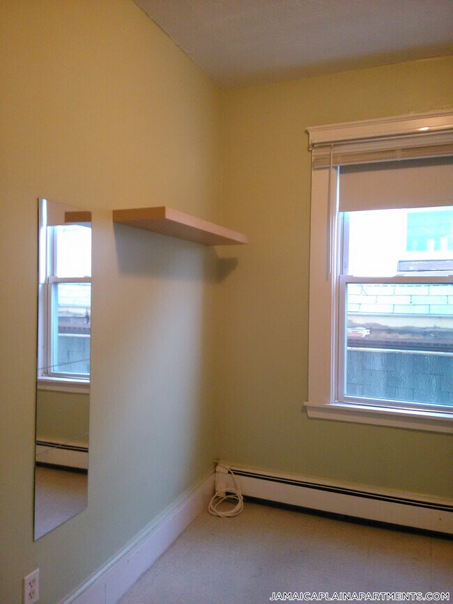 Building Photo - 36 Mozart St
