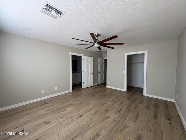 Building Photo - 10552 S Sunshower Way