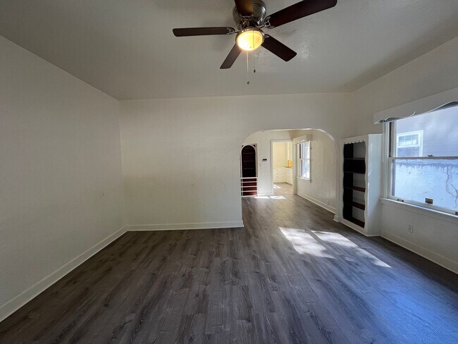 Building Photo - 1434