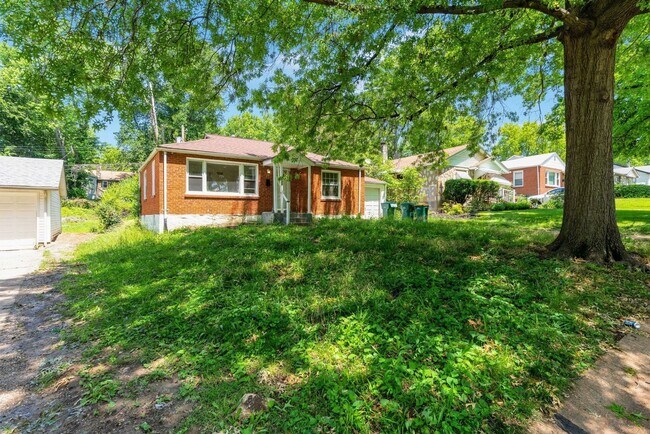 Building Photo - Charming 2BR House in Saint Louis