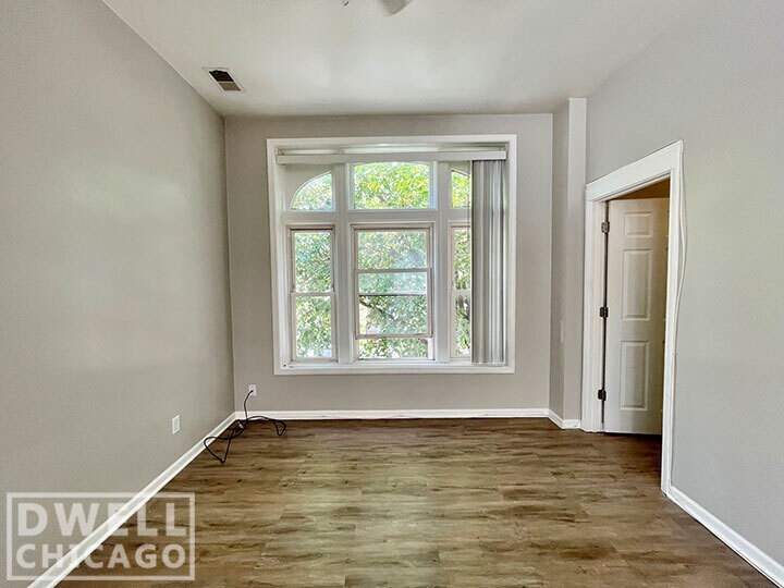 Building Photo - 2135 S Fairfield Ave