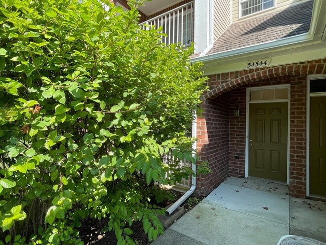 Building Photo - Shelby TWP 2-BR, 2-BA with Attached Garage, Lower Unit, Immediate Occupancy