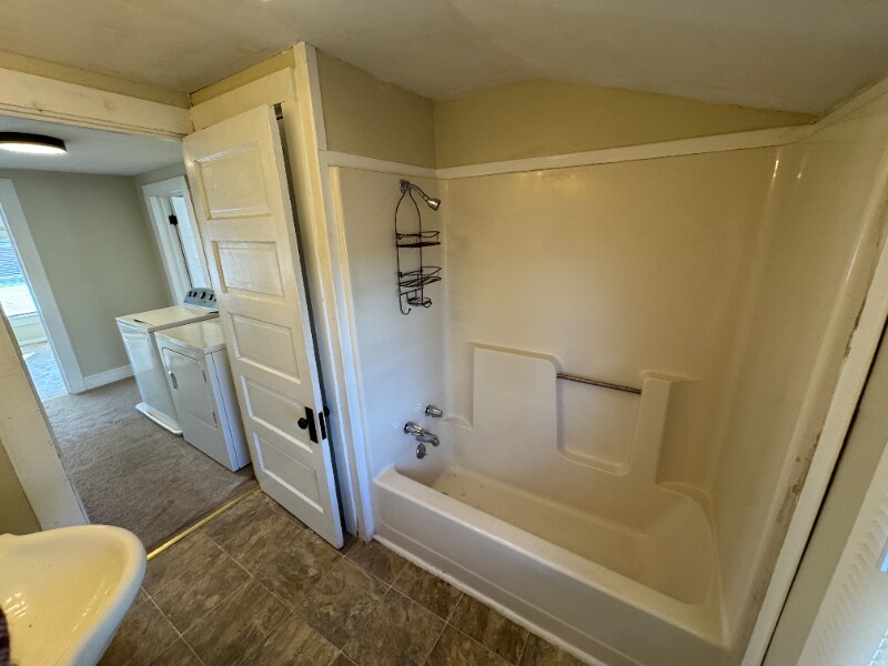 Building Photo - 711 Kensington Ave