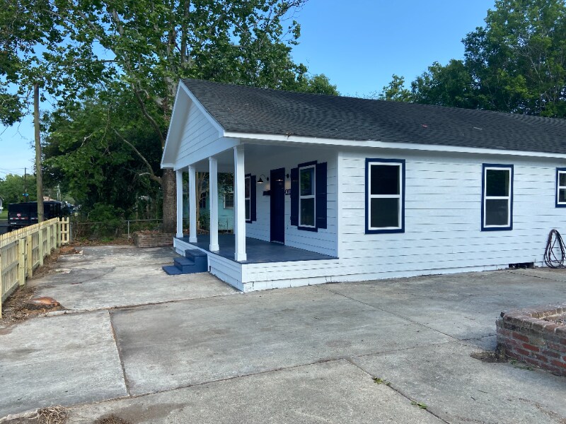 Building Photo - 3010 Iroquois St