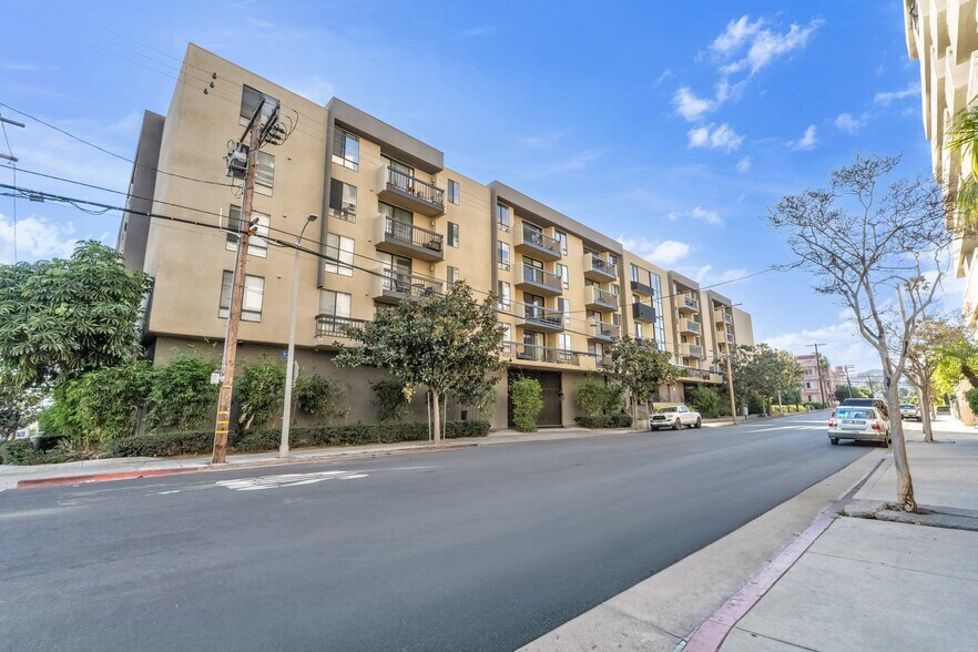 Building Photo - 7320 Hawthorn Ave