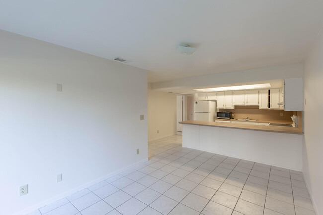 Building Photo - 13742 Bottlebrush Ct