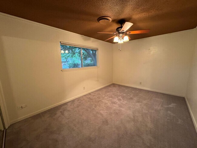 Building Photo - 4-Bedroom House for Rent in Killeen