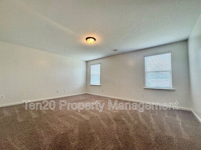 Building Photo - 5037 Lexington Ln