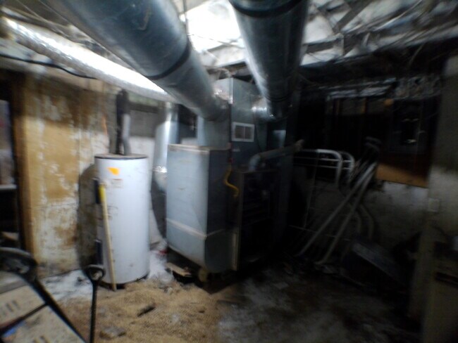 Building Photo - 1035 E Main St