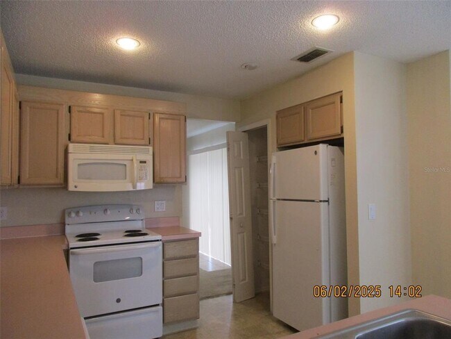 Building Photo - 14402 Huntingfield Dr