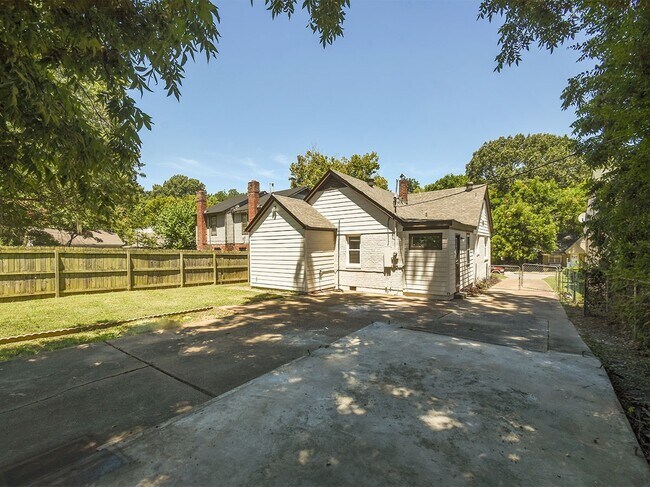 Building Photo - 3 Bed, 2 Bath near UOM
