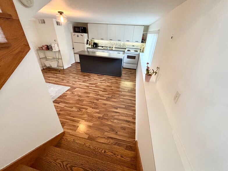 Building Photo - 434 Park Ln