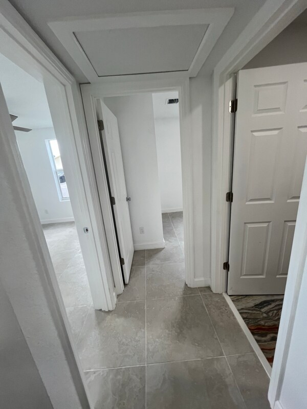 Building Photo - 957 Lewis Dr