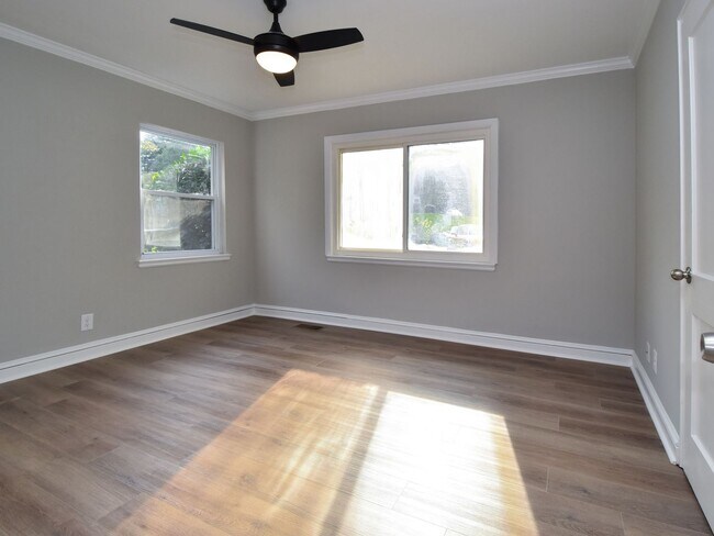 Building Photo - Spacious 2-Bedroom Apartment in Prime Winston-Salem Location
