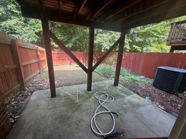 Building Photo - 446 Kingscote Ln