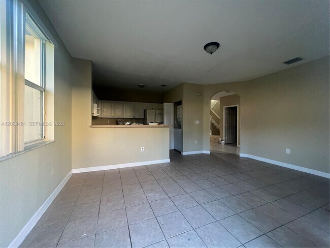 Building Photo - 3360 NE 14th Dr