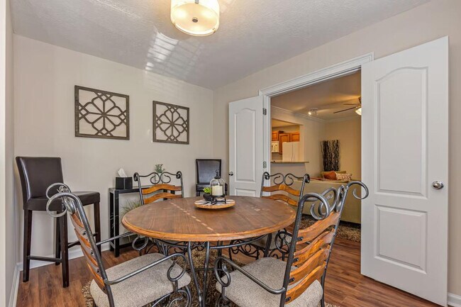 Building Photo - 27 W Ridge Dr SE