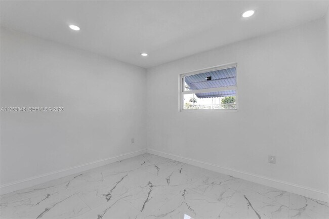 Building Photo - 860 NW 207th St